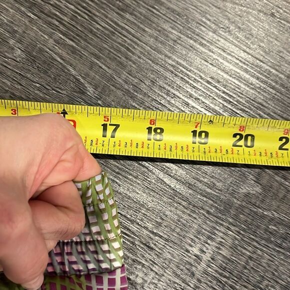 Fabletics NWOT Vibrant Women's Shorts - M - Picture 13 of 13